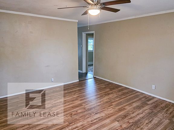 5th image of 903 Saint Matthew Dr