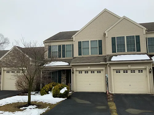 731 Creekside Dr Photo 1