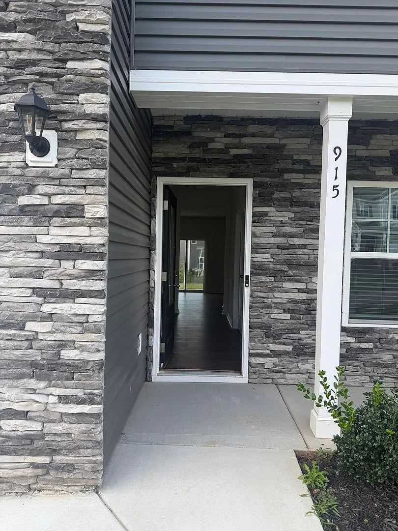 West Knoxville 37932 - Beautiful 2024 built 3-bedroom, 2. — Photo 2