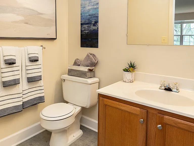 Woodridge Apartments — Photo 10