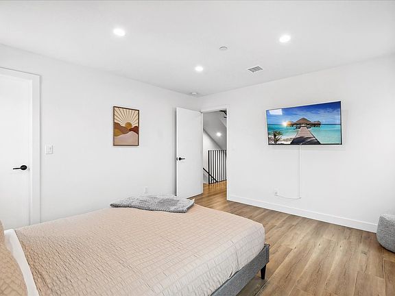 2nd image of 5429 Barton Ave #1/2