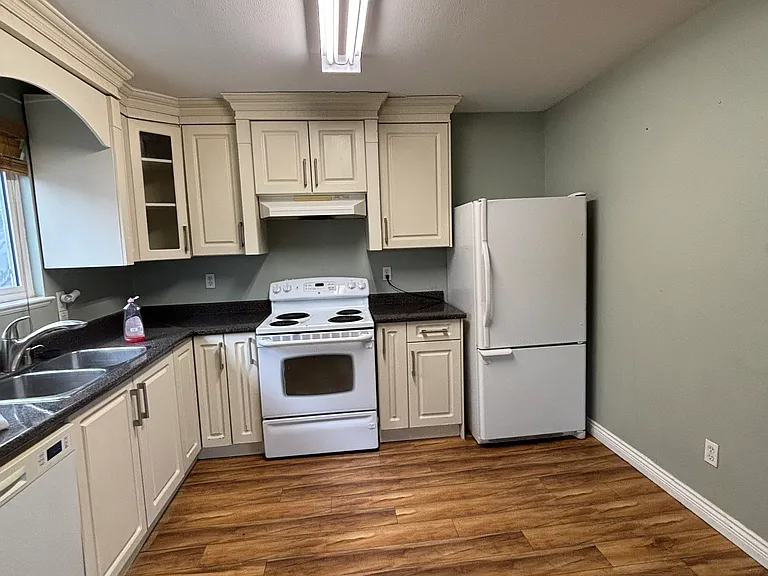 2827 Blackham Dr — Photo 2