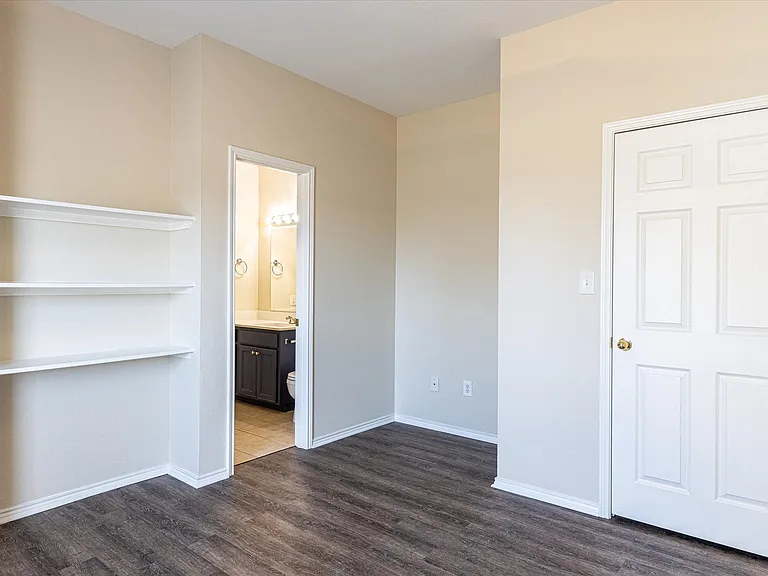 101 Collett Ct #101 — Photo 5
