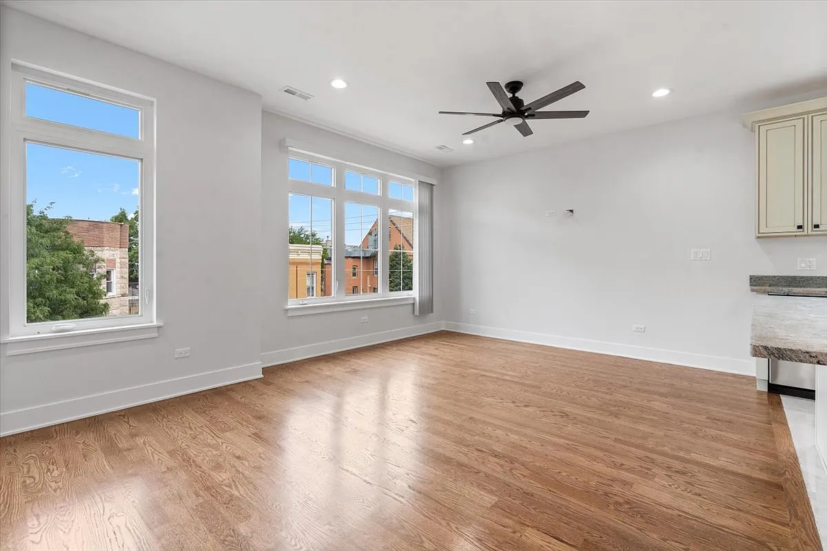 3 bed, 1200 sqft, $2,800 — Photo 3