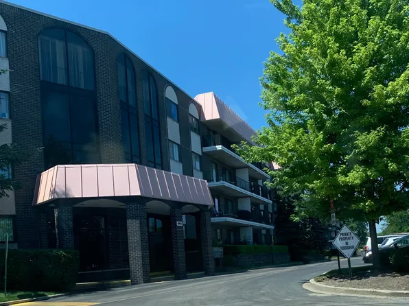 4901 Golf Rd APT 410, Skokie, IL 60077
