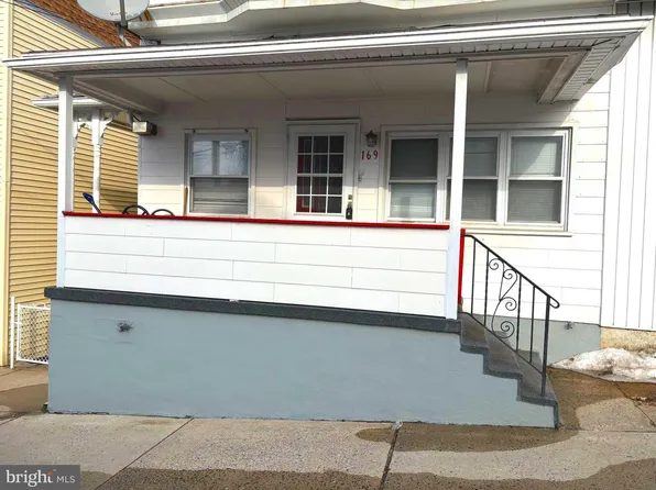 169 S 2nd St, Coaldale, PA 18218