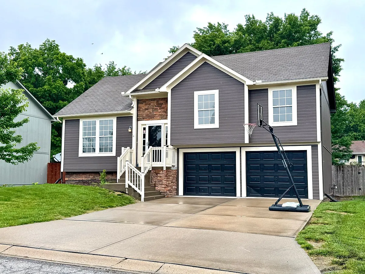 Building Photo - 930 NW Scenic Dr