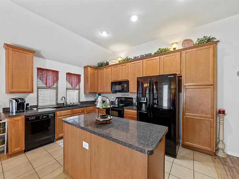 925 Remington Ranch Rd — Photo 2