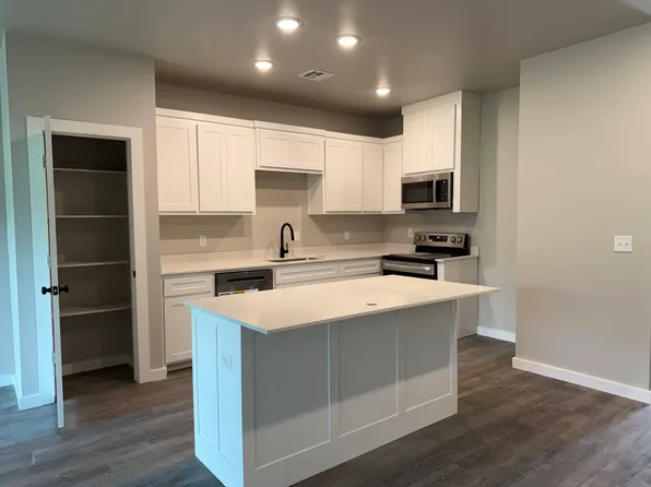 1902 Azlin Pl, Siloam Springs, AR