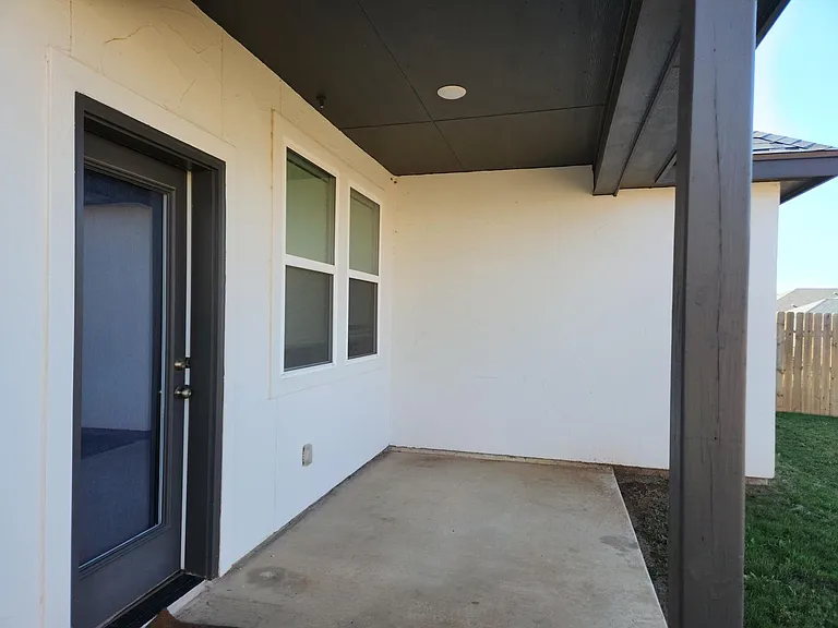 303 Winston Dr — Photo 13