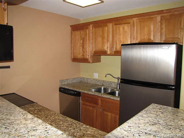 2345 N Clay St #203 — Photo 8