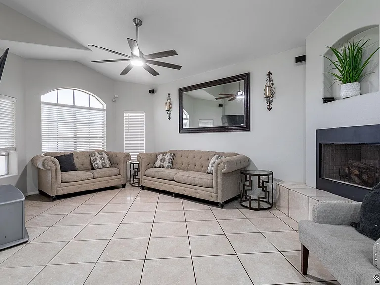 1533 E D St — Photo 24