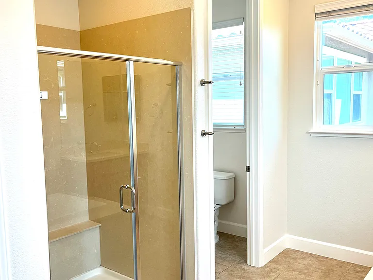 105 Farnham Ln — Photo 23