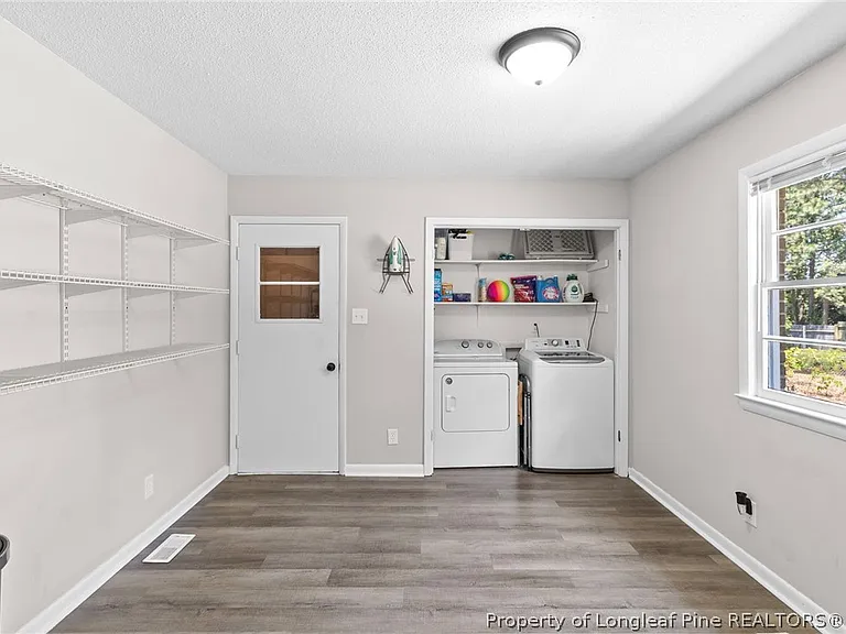 672 Walker St — Photo 8