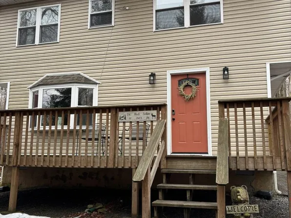 107 Oswayo Dr, Pocono Lake, PA 18347