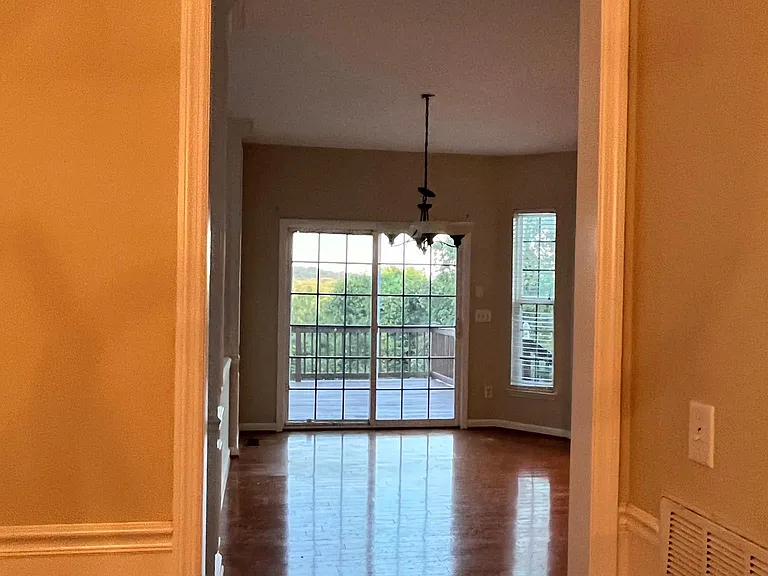 203 Riverbend Ln — Photo 8