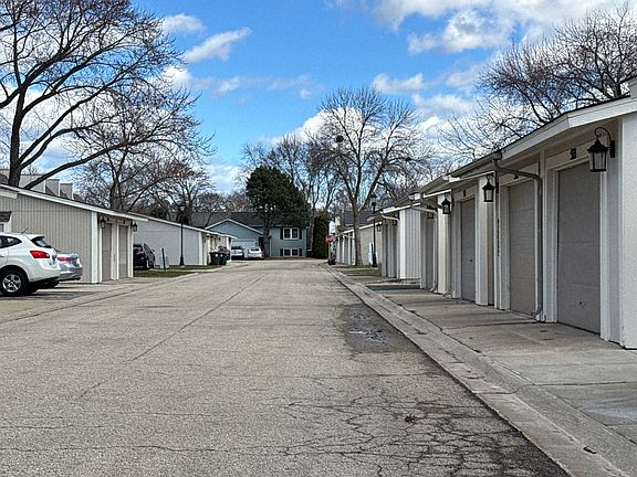 5th image of 545 Pheasant Ct #545