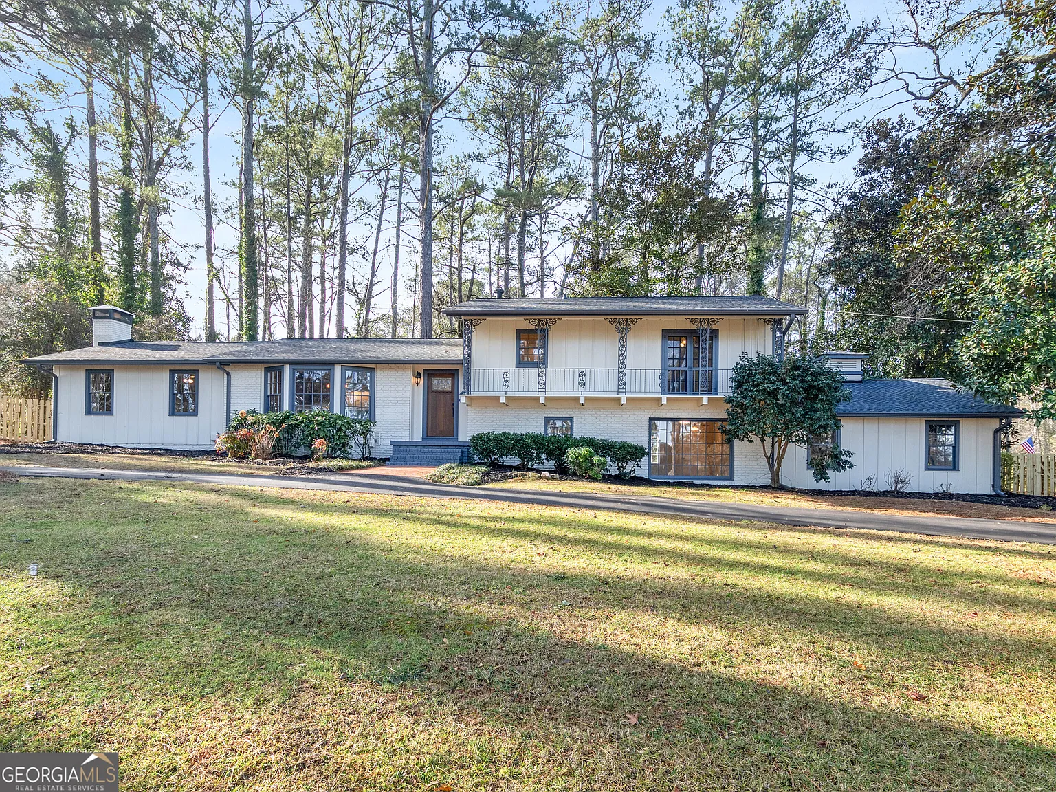 2999 Emerald Dr photo 1