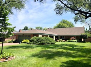 1105 Pebblewood Ln, Glencoe, IL 60022