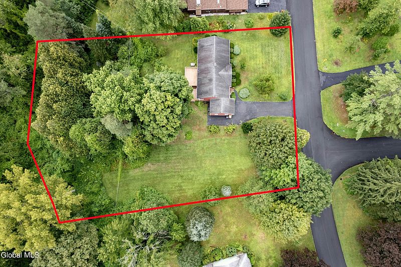 3rd image of 259 Pinewood Drive