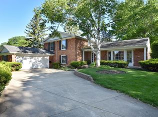 1654 Bracken Rd, Bloomfield Hills, MI 48302