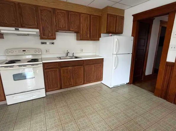 106 Parsons St #2L, Easthampton, MA 01027