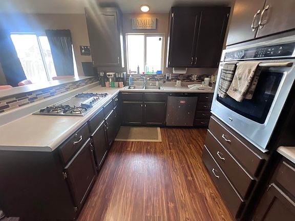 4th image of 610 Willow St