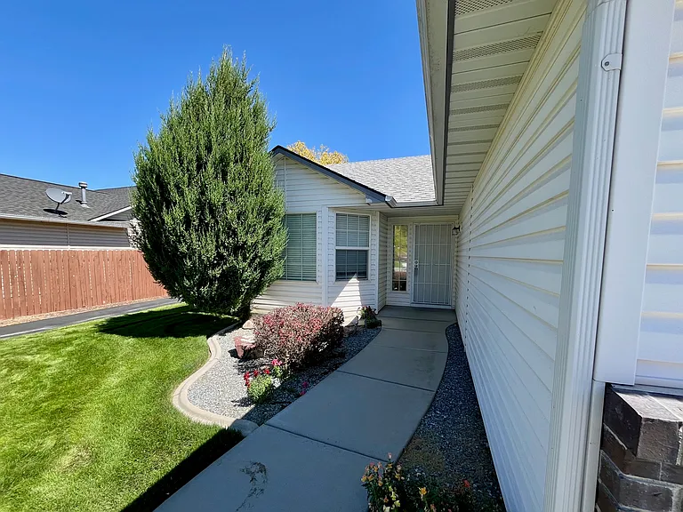 16426 N Asbury Dr — Photo 3