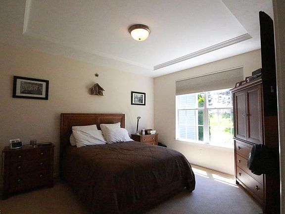 3rd image of 498 Hyannis Port Cir