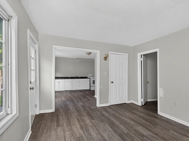 85 Vernon Ave #1 — Photo 5