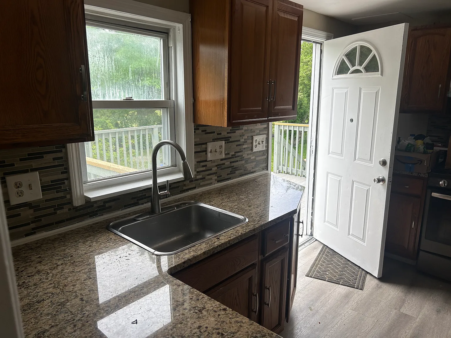 3 bed, 2300 sqft, $3,300 — Photo 2