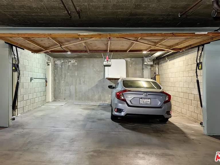 2333 Oak St #3 — Photo 38