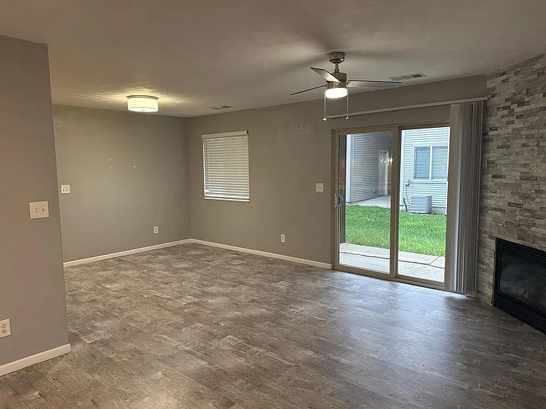 1050 Minns Dr — Photo 4