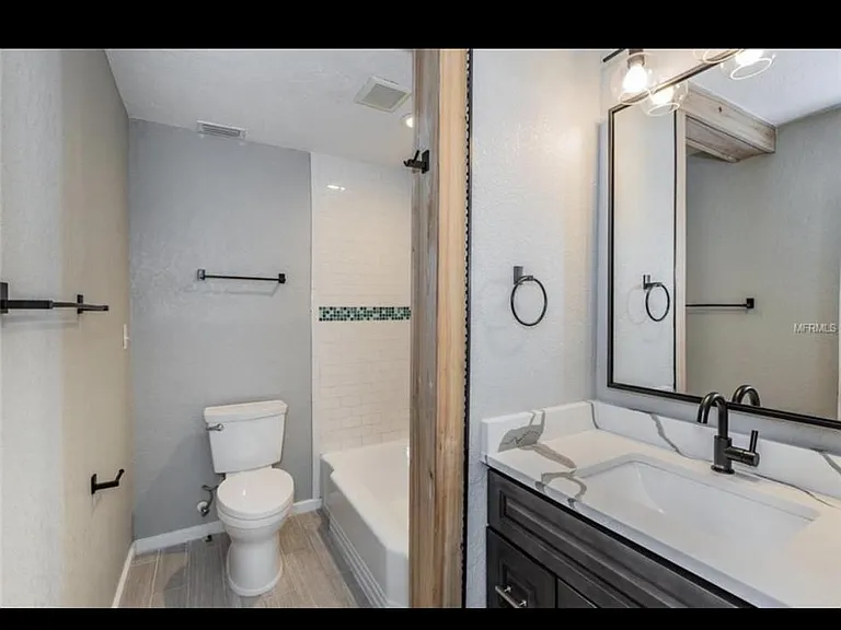 124 W Hiawatha St — Photo 8