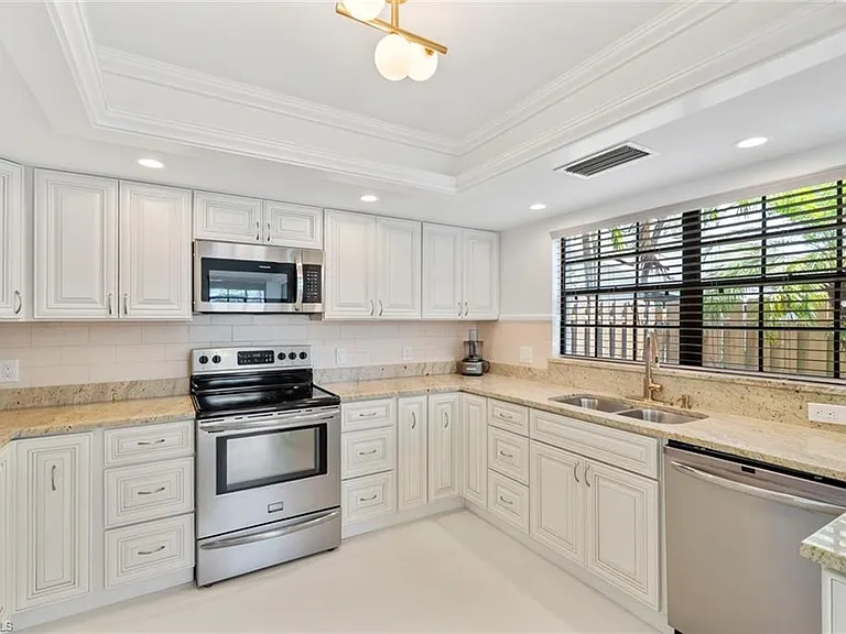 879 Meadowland Dr #C — Photo 17