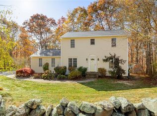 123 Country Hill Ln, North Kingstown, RI 02852
