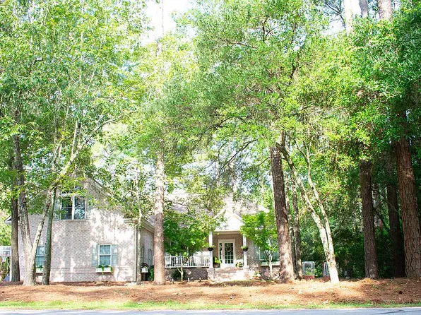 920 Crooked Creek Dr, New Bern, NC 28562