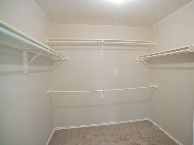 6823 Woodcrest Ln — Photo 5