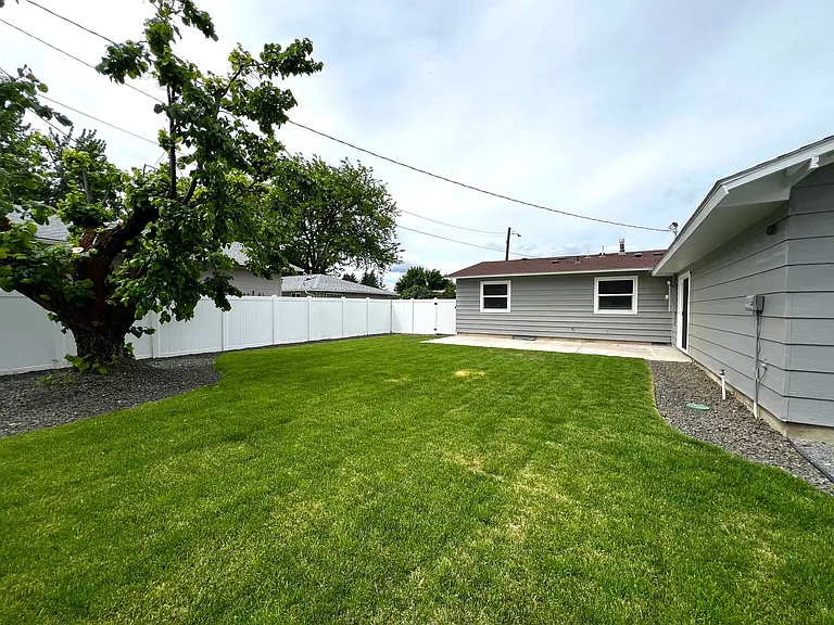 1007 S 50th Ave — Photo 20