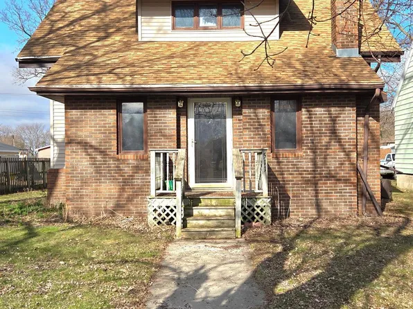 511 W 1st St, Lakefield, MN 56150