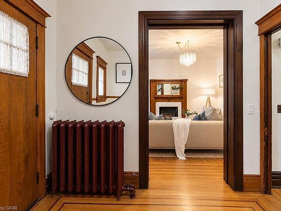 5th image of 61 Garfield Ave S