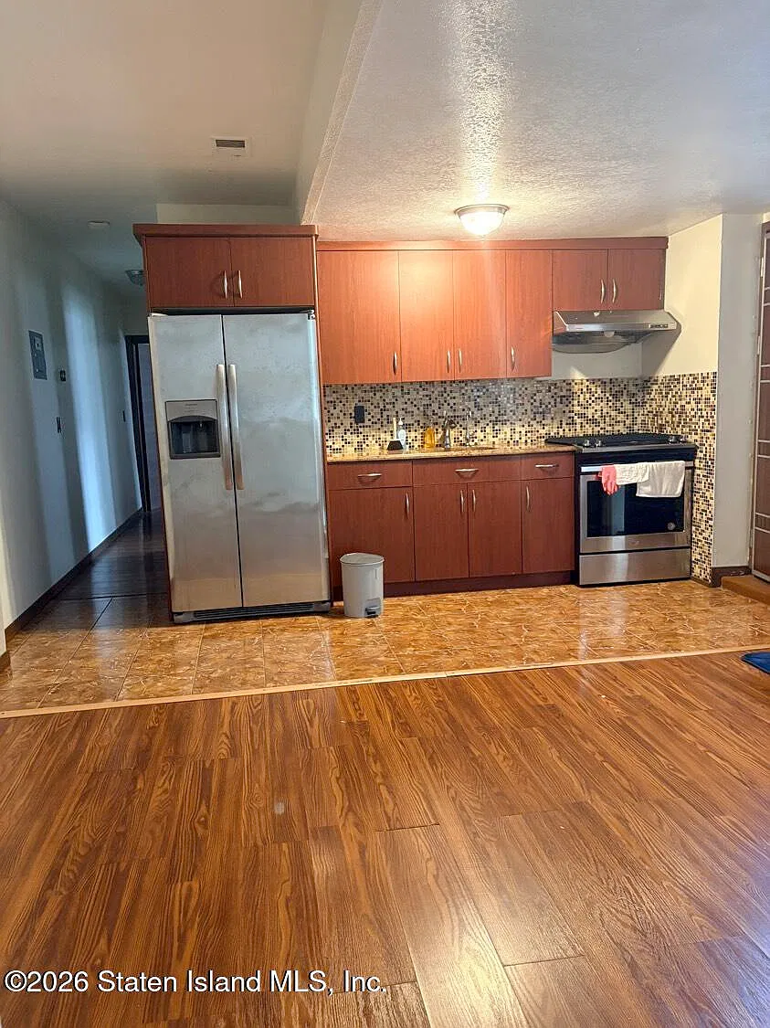2 bed, 1.0 bath, 1584 sqft, $2,100 — Photo 3