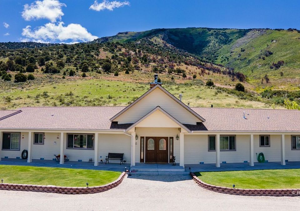 1st image of 700 Sustacha Dr