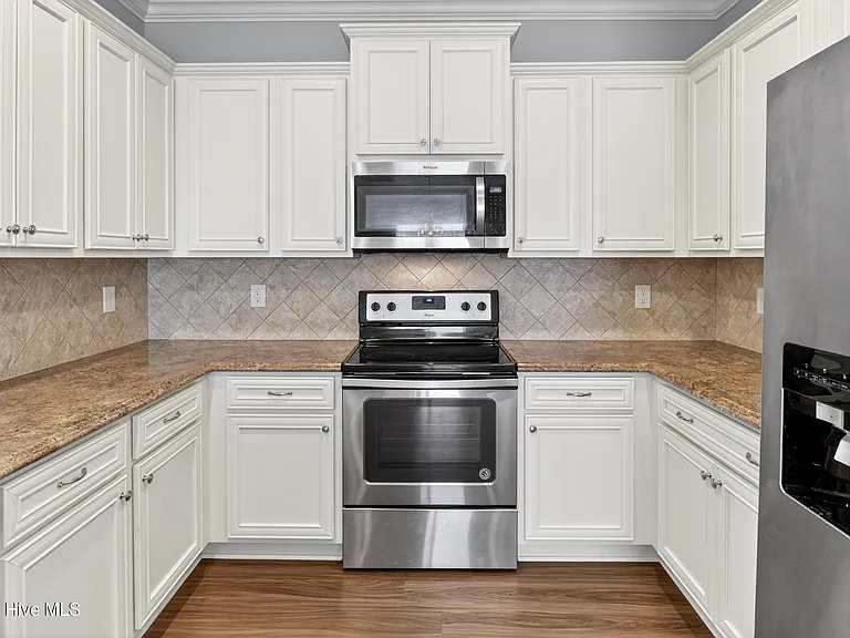 1661 Cambria Dr #B — Photo 11