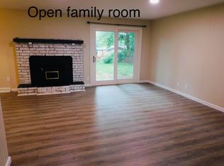 2108 S Lone Pine Ave, Springfield, MO 65804