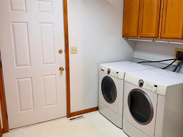 2919 W Rohmann Ave — Photo 5