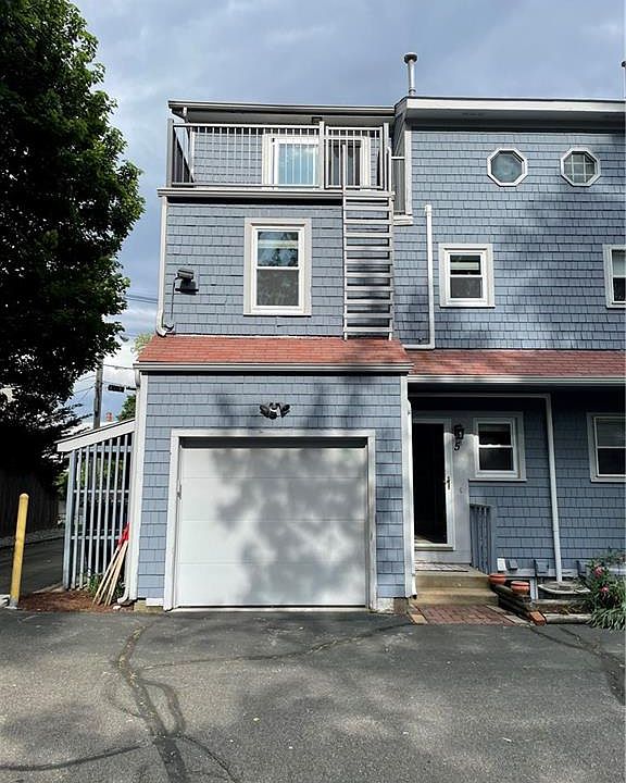 79 Duke St East Greenwich RI Zillow