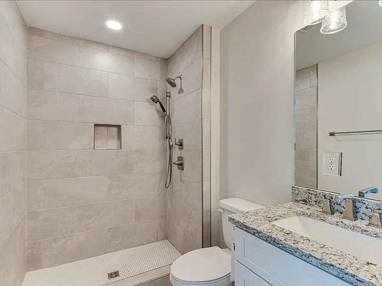 734 Lee St — Photo 32