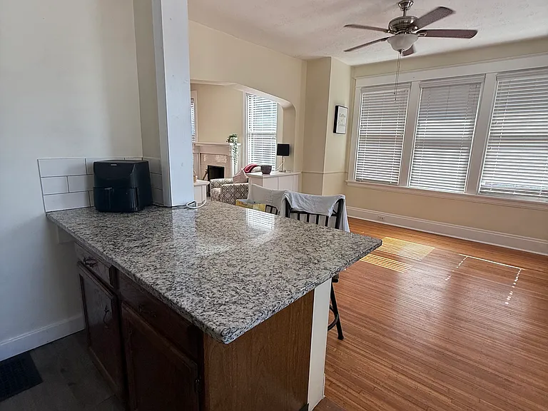 1011 Delta Ave — Photo 6