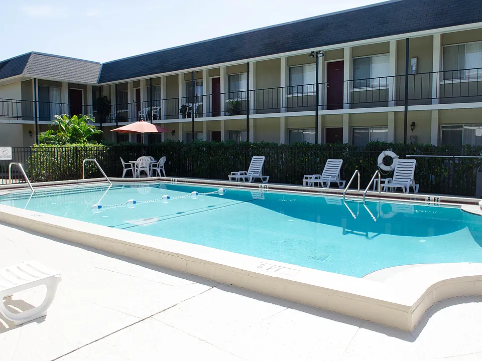 Chateau Apartments